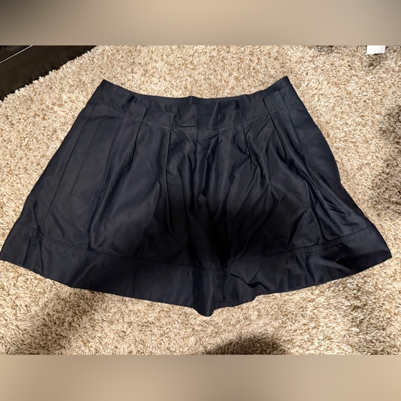 Black Express pleated mini skirt with pockets. - Picture 1 of 2